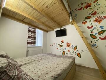 Cемейный номер с собственной ванной комнатой в  Etno Hostel